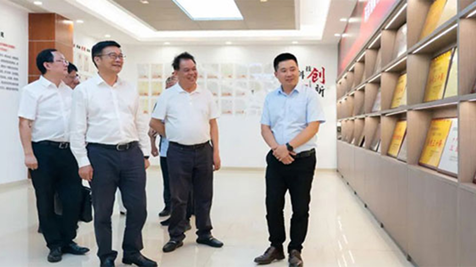 溫州灣新區(qū)黨工委書(shū)記、管委會(huì)主任周一富走訪浙江石化閥門(mén)有限公司